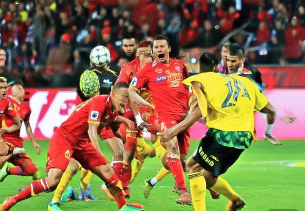 2018中超上港VS墨尔本胜利：激情对决，战术解析与球员风采(图1)