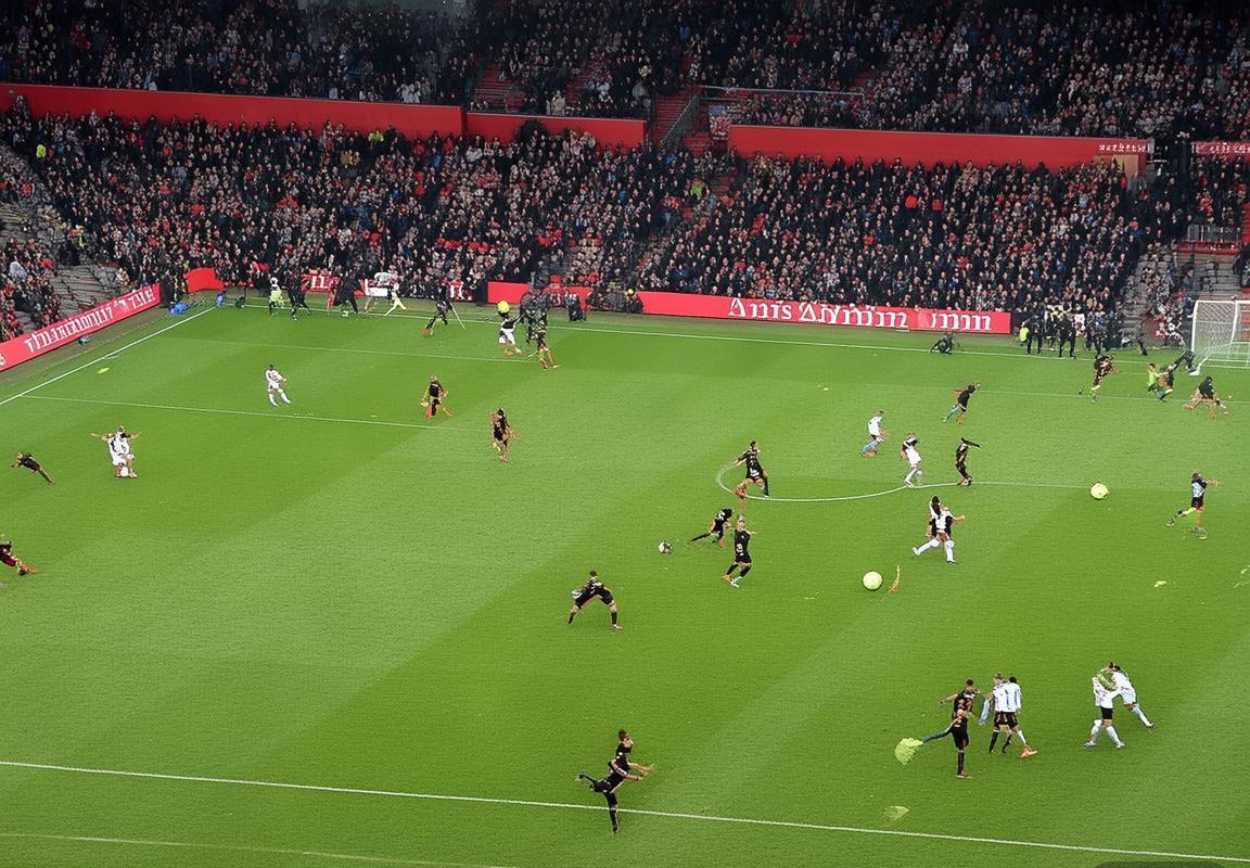 般尼茅夫VS哈德斯：英超激战对决精彩解析(图1)